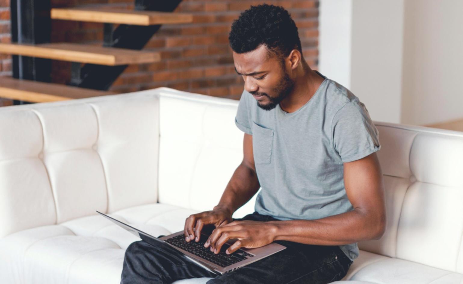 Finanzplanung im Alltag mit praktischen Werkzeugen und Notizen